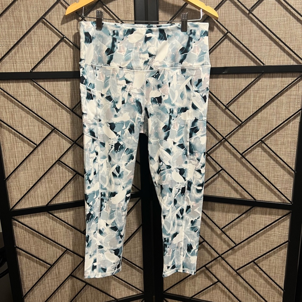 *NWOT* 2pc Set Active Wear Blue & White Yoga Tank & Capri Leggings Set - L
